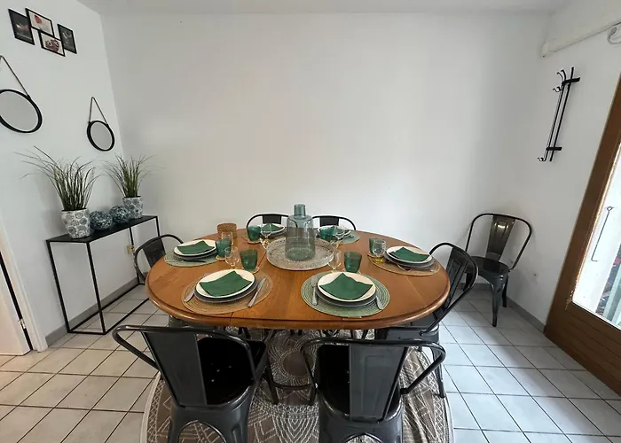 Maison Proche Village Naturiste - 7 Personnes